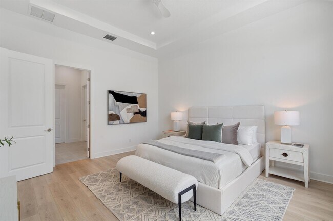 Building Photo - 13621 Le Christine Dr