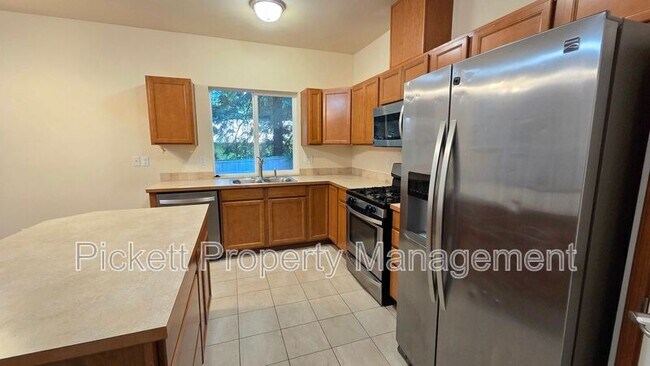 Building Photo - 6710 Takota Pl NE