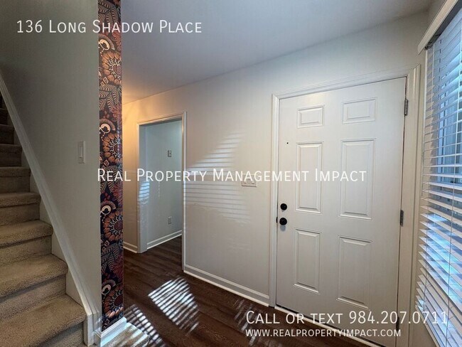 Building Photo - 136 Long Shadow Pl