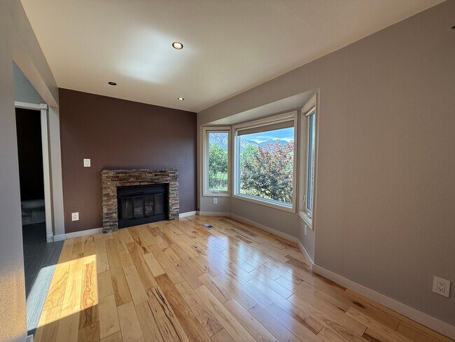 Building Photo - 5BD/4BA/3 car garage w Flat Yard Cheyenne ...
