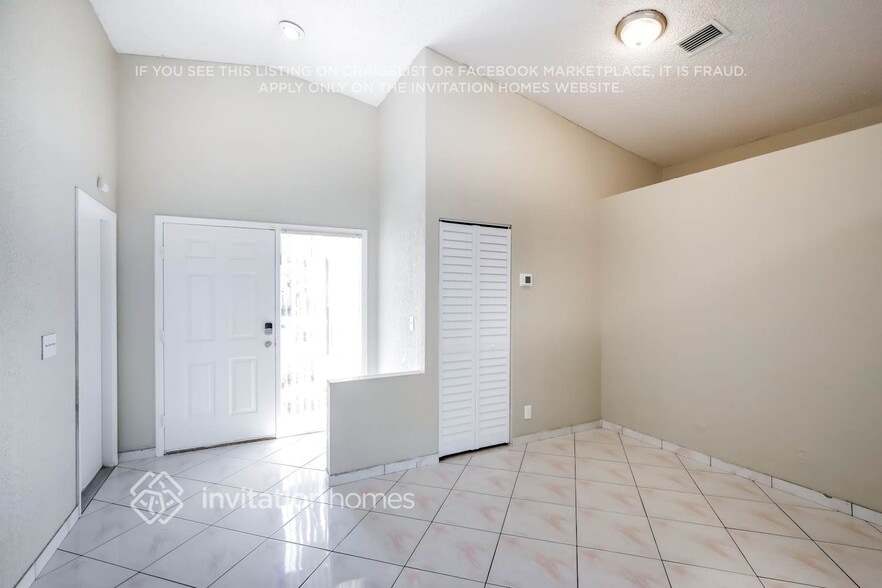 Building Photo - 10663 NW 32nd Ct