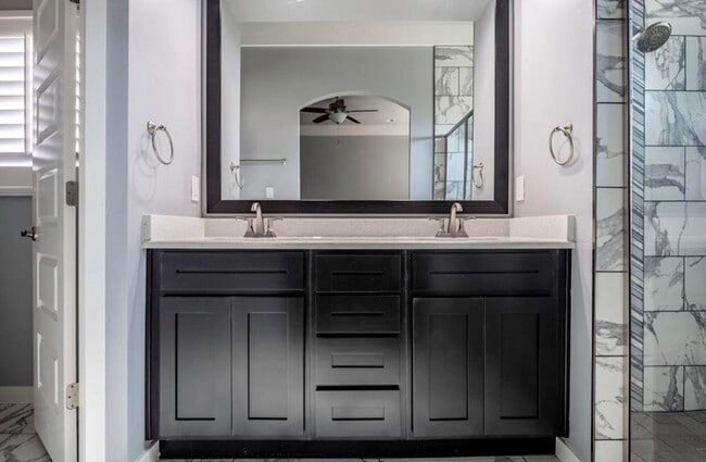 Building Photo - 14832 Boer Trl Ave