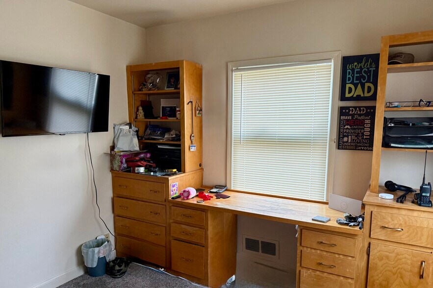 Bedroom/Office Space - 21834 Northcape St