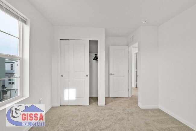 Building Photo - 1.5 year old townhome with 3 bedrooms, 2 1/2 bathrooms, 2-car garage at Victory Ridge available NOW!