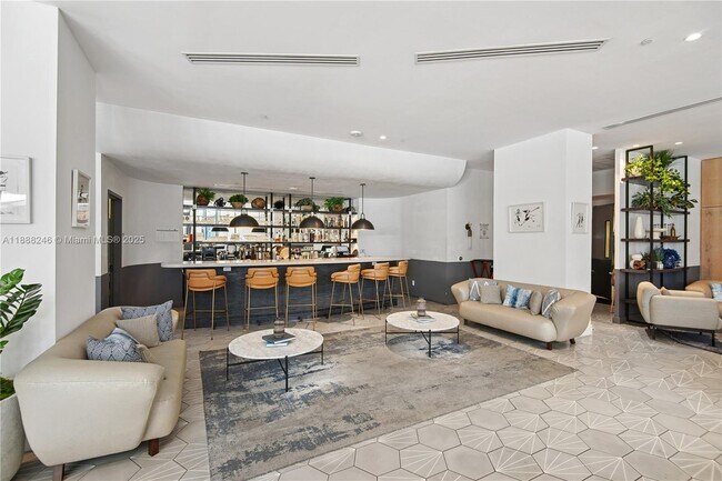Building Photo - 2831 S Bayshore Dr