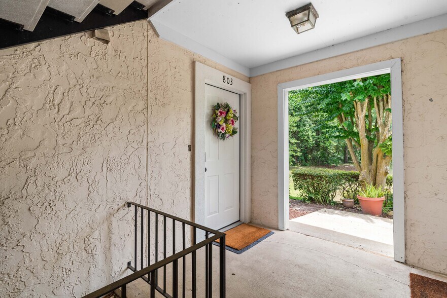 Building Photo - 13715 Richmond Park Dr N