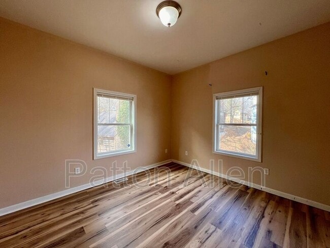 Building Photo - 80 Oakwood St