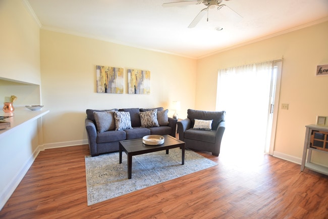 2BD, 2.5 BATH - Northpointe Village Apartments