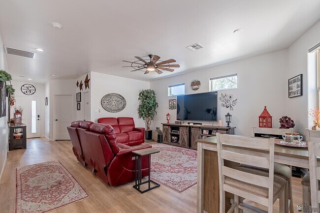 Building Photo - 3400 S Ave 7th E