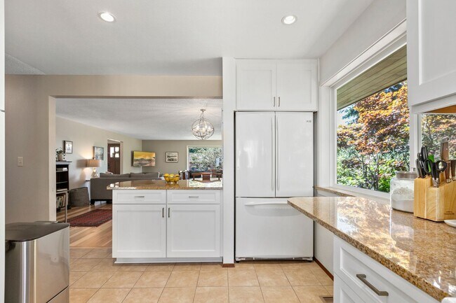 Building Photo - 4bd/2.75ba Seattle House