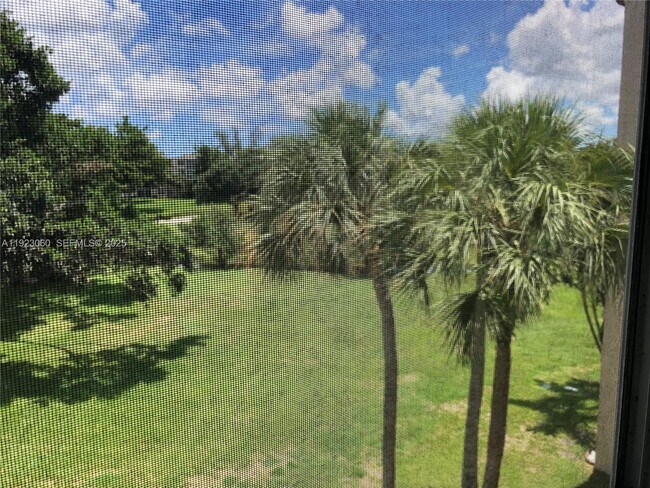 Building Photo - 9441 Evergreen Pl