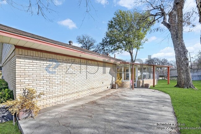 Building Photo - 502 Forest Cir