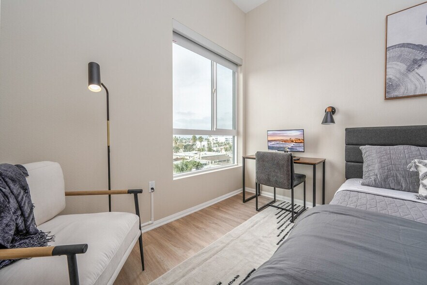 Building Photo - 4384 Iowa St