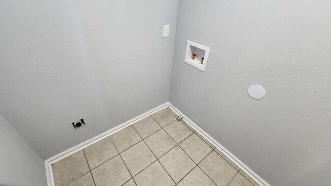 Building Photo - 385 Brookview Dr