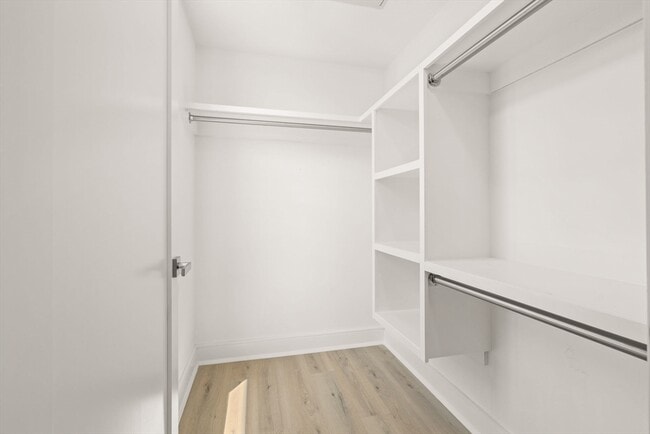 Building Photo - 260 Elm St