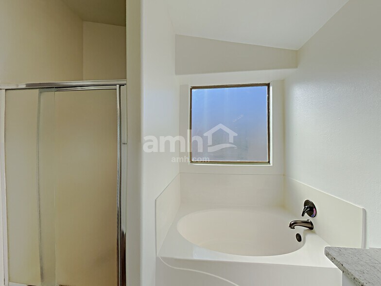 Building Photo - 3025 W Horsham Dr