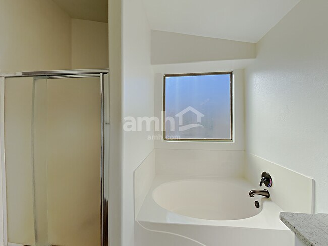 Building Photo - 3025 W Horsham Dr