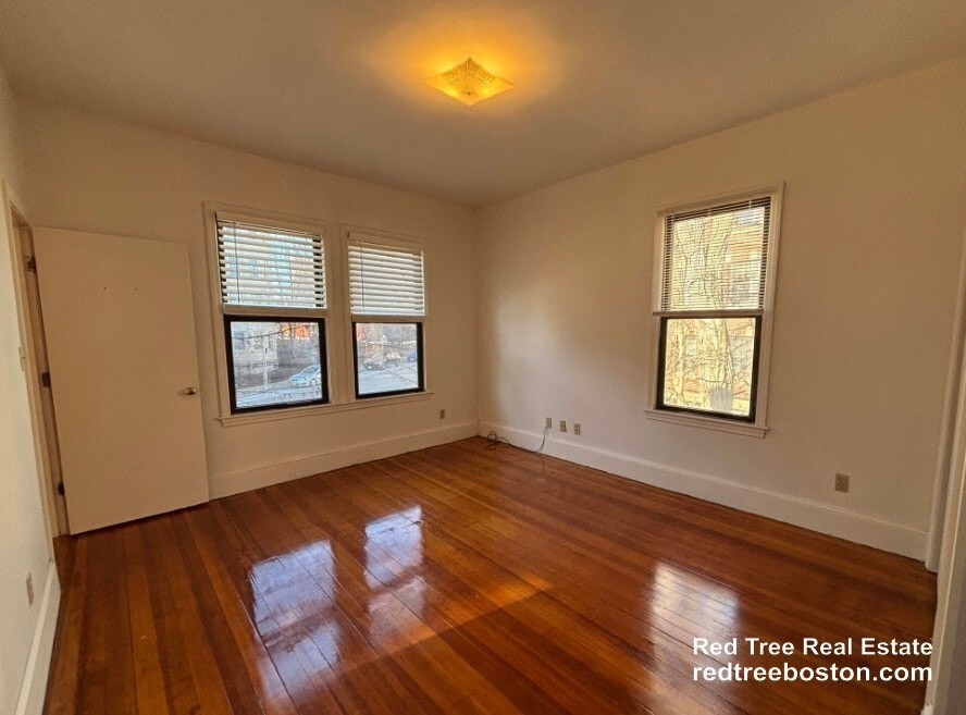 Building Photo - 163 Strathmore Rd