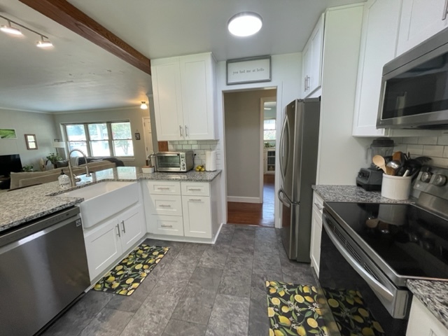 Building Photo - 711 Riverview Dr