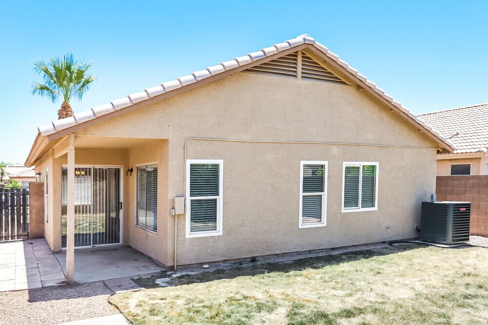 Building Photo - 2214 E Aire Libre Ave