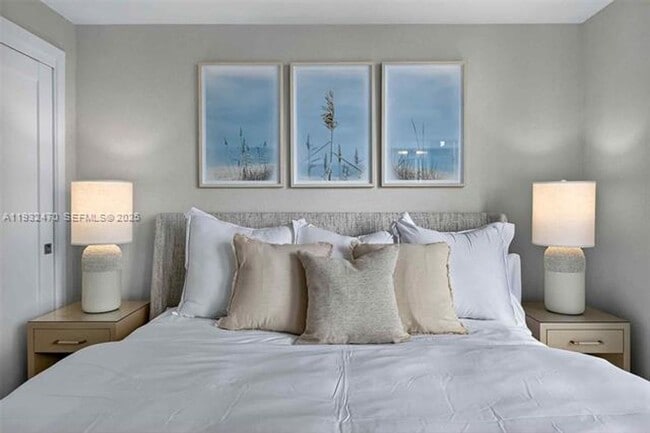 Building Photo - 700 NE 24th St