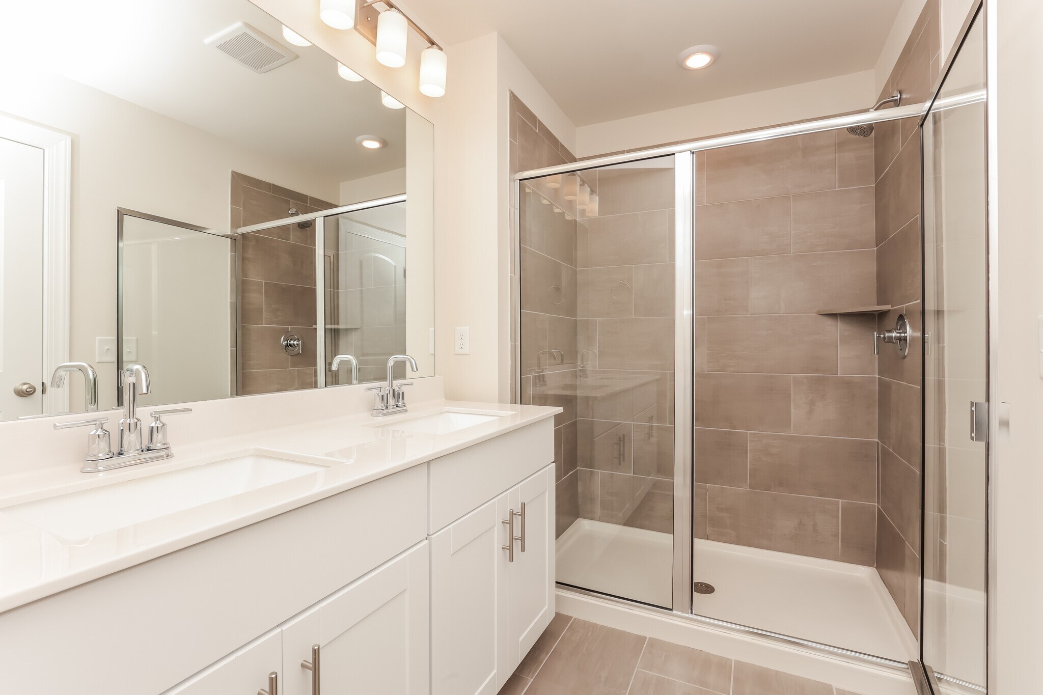 Building Photo - 906 Ridge Ln