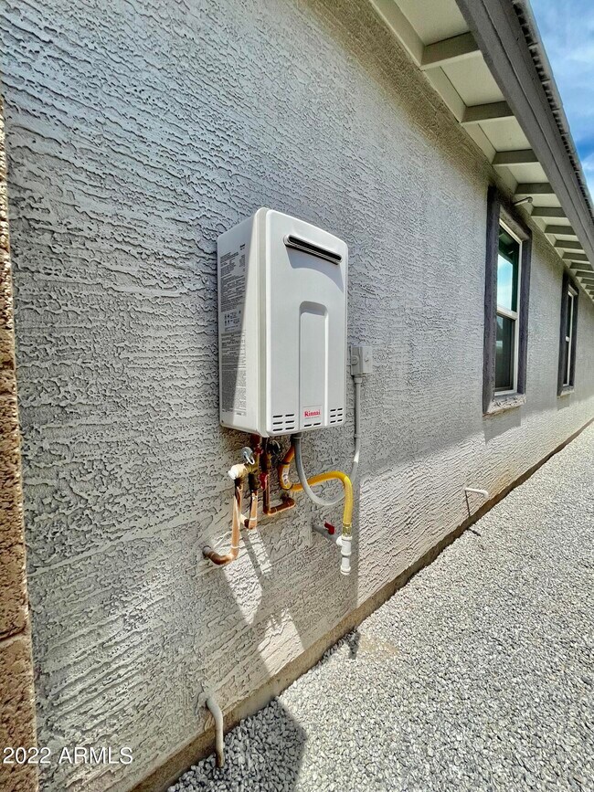 Building Photo - 3831 S 63rd Dr