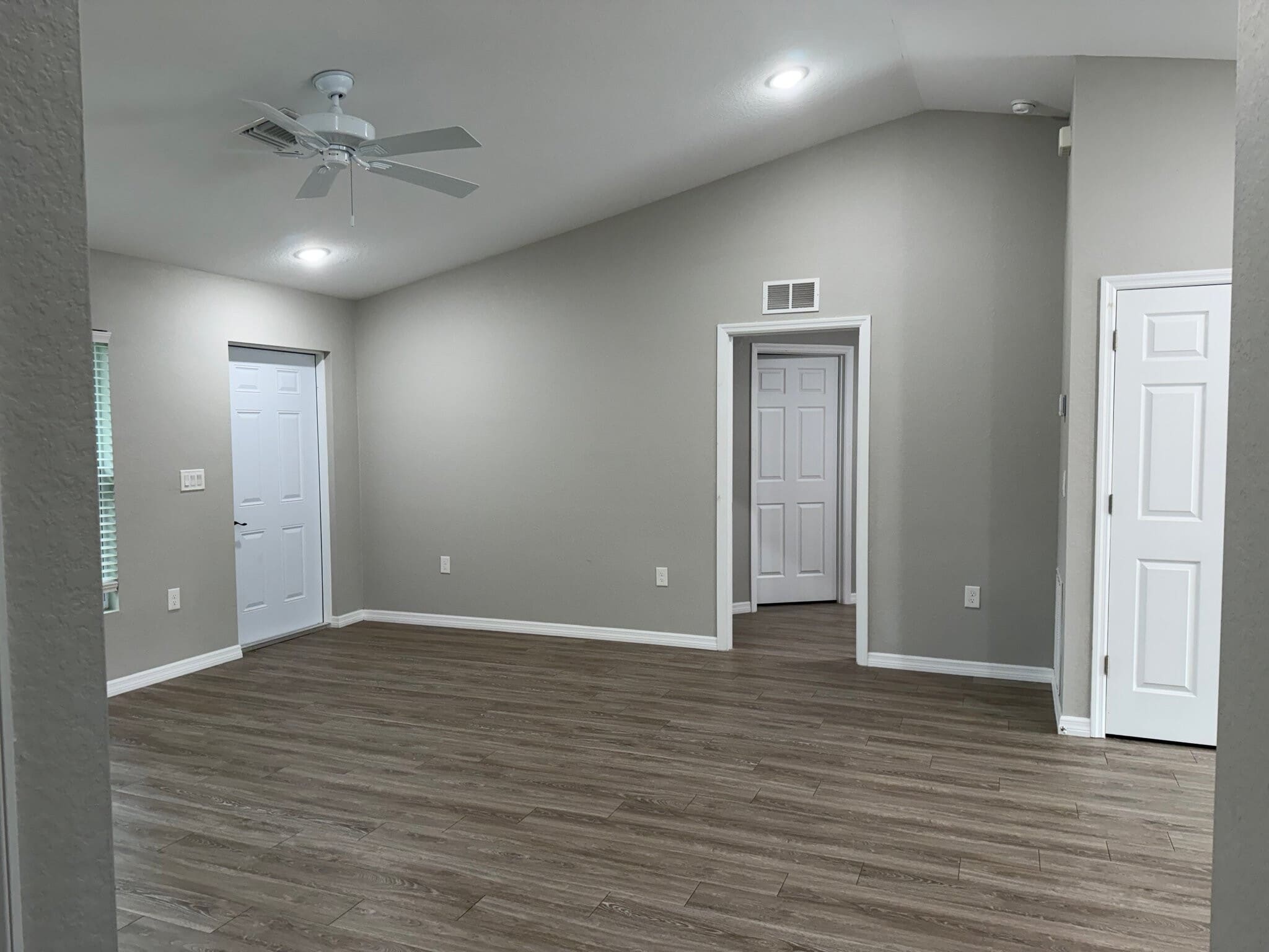 Building Photo - 6054 N Moss Cir