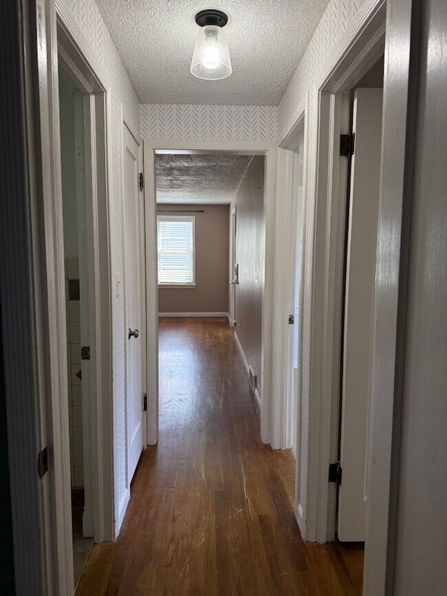 Building Photo - Audubon-Downriver Neighborhood 4 bedroom, 1 bath corner lot with large, fenced yard