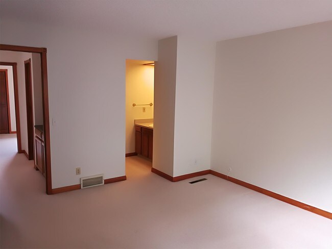 Building Photo - 4003 Wonderland Hill Ave