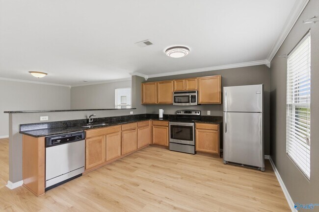 Building Photo - 29889 Glenrose Way