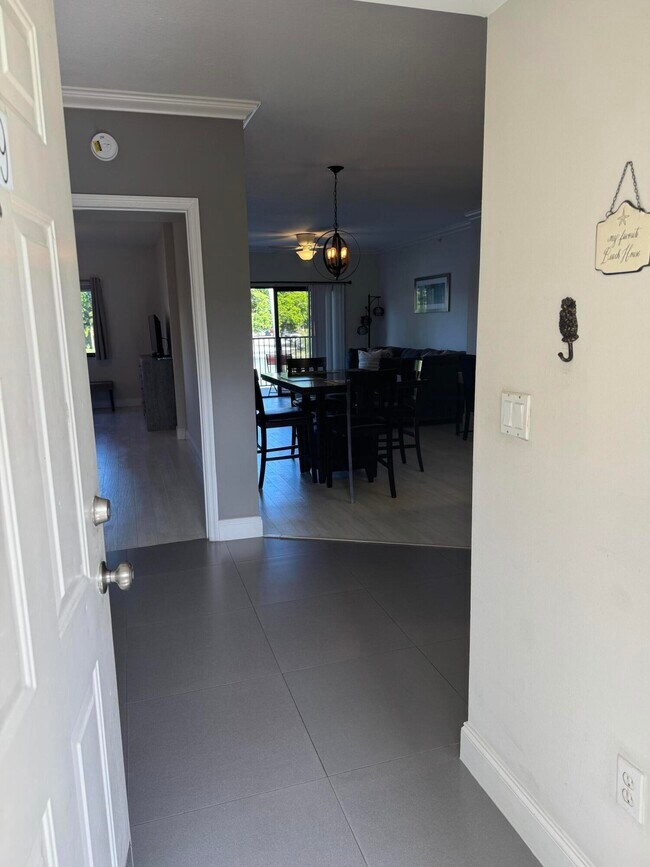 Building Photo - 2105 Lavers Cir