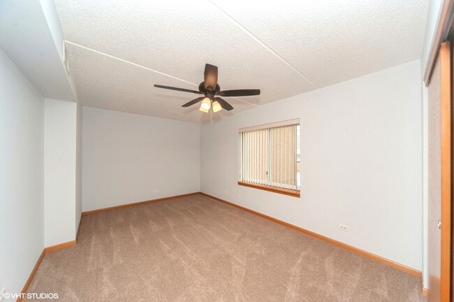 Building Photo - 8710 W Evelyn Ln