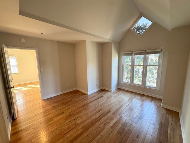 Building Photo - Top-Floor End Unit Condo at New Bern Place