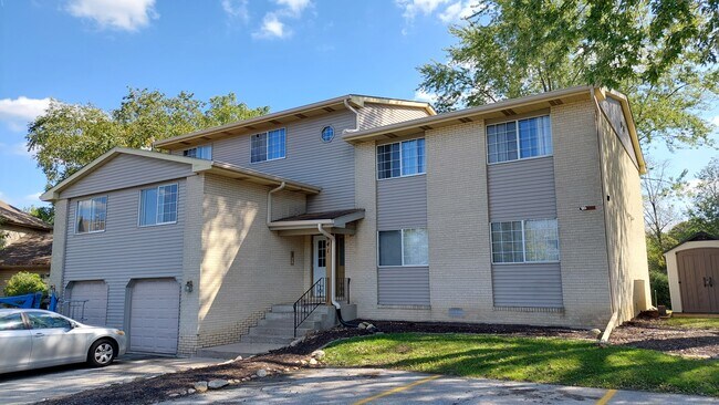 Primary Photo - 941 High Meadow Dr