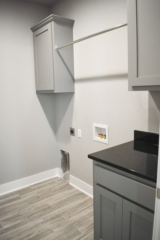 Building Photo - 4 Bedroom 3.5 Bathroom Home in the heart of Fayetteville, AR!!