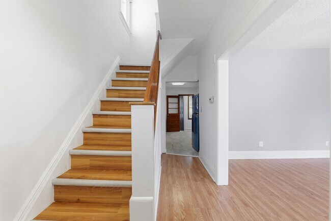 Building Photo - 1404 79th St