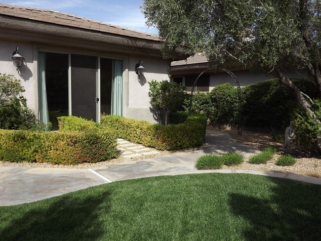 Building Photo - **WONDERFUL SINGLE STORY HOME IN GUARD GATED "ANTHEM COUNTRY CLUB!!"