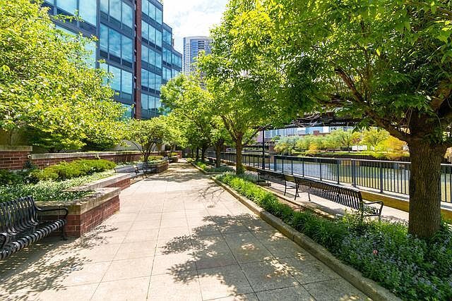 Building Photo - 600 N Kingsbury St