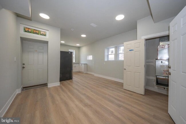 Building Photo - 122 3RD St