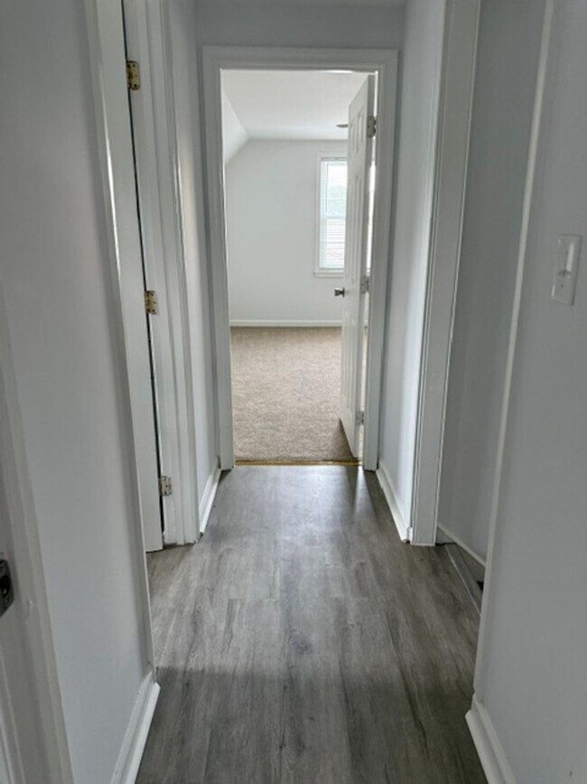 Building Photo - 302 Cottonwood Ln