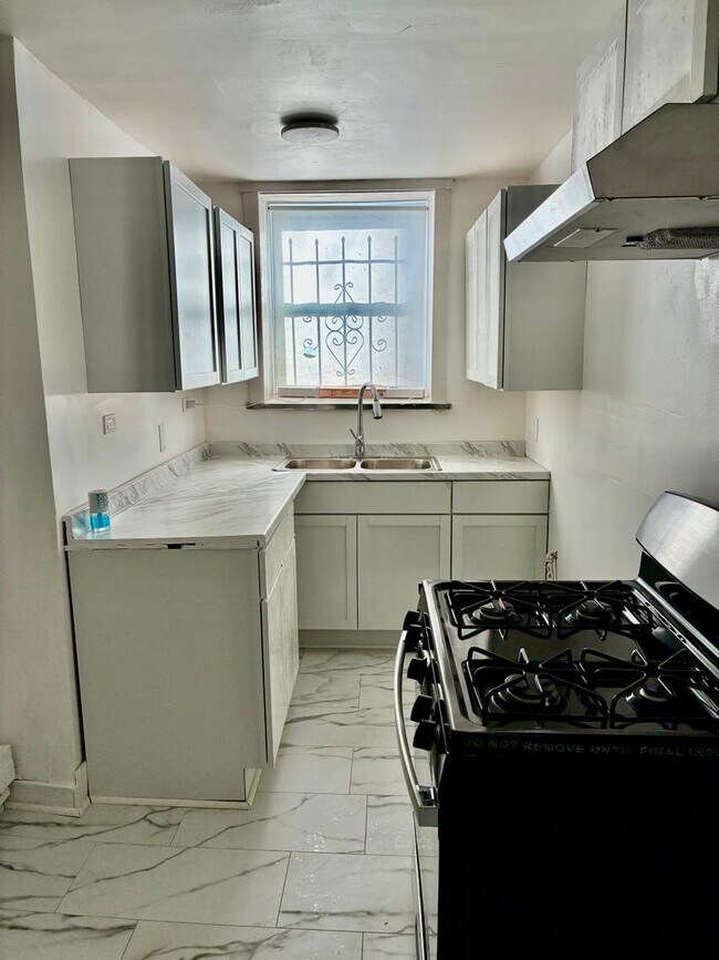 Building Photo - 6900 S Jeffery Blvd