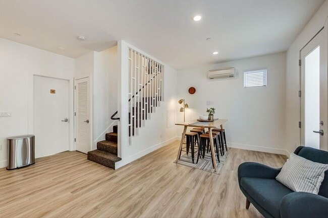 Building Photo - 1058 18th St