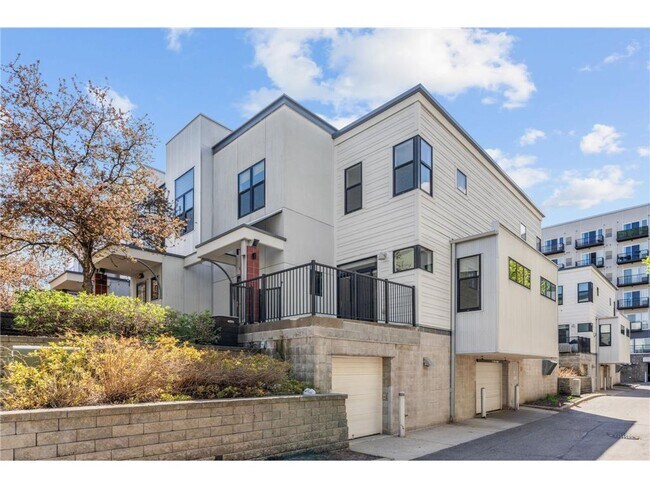 Building Photo - 2818 Aldrich Ave S