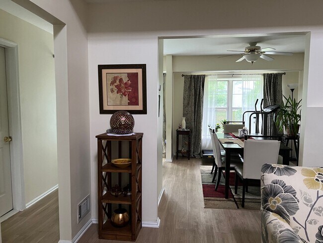 Building Photo - 248 Tintern Ct