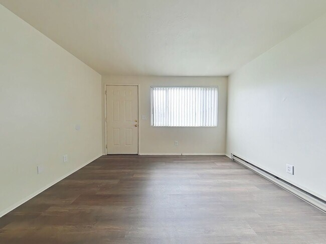 Building Photo - WINTER SPECIAL ~ $735 OFF FIRST MONTH RENT