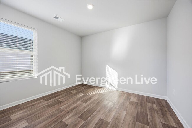 Building Photo - 1234 Willow Oaks Wy