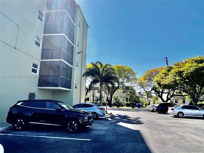 Building Photo - 1425 Arthur St