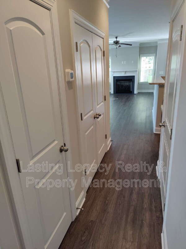 Building Photo - 847 Silver Leaf Dr