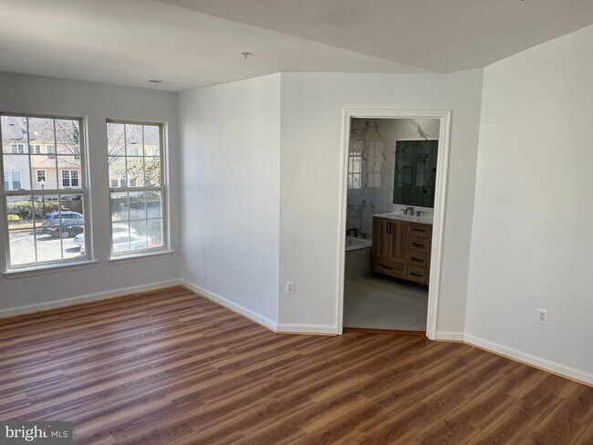 Building Photo - 9611 Juniper Dr